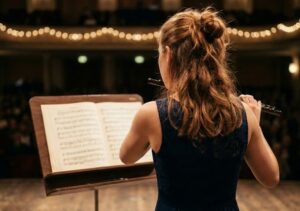 Enstrüman Çalarken Hata Yapınca Durmalı mı, Devam mı Etmeli?